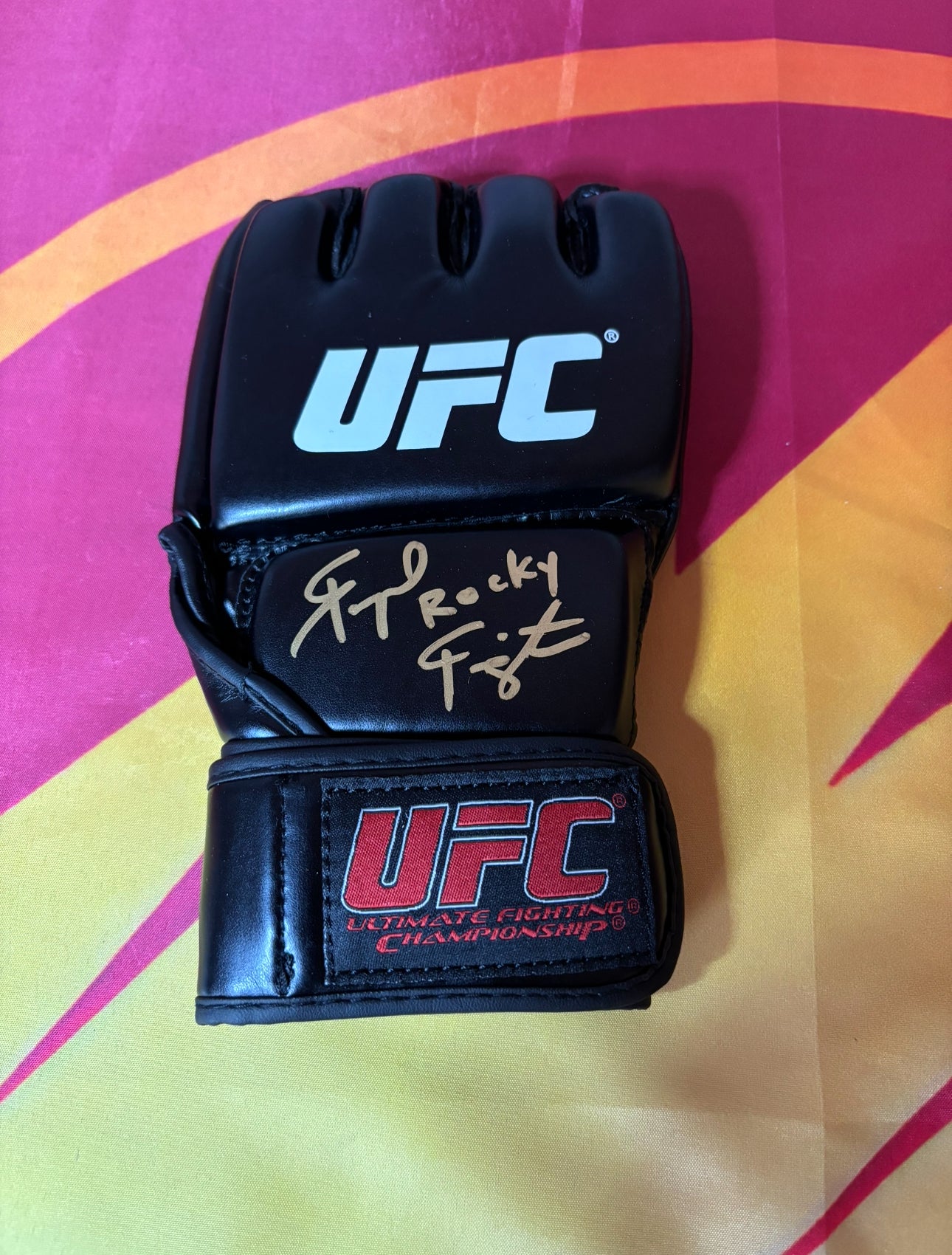 Raquel Pennington glove